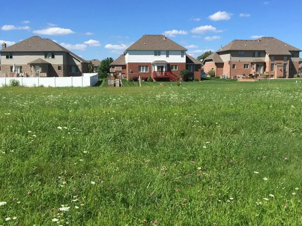 203 Trillium Dr, Dyer, IN 46311