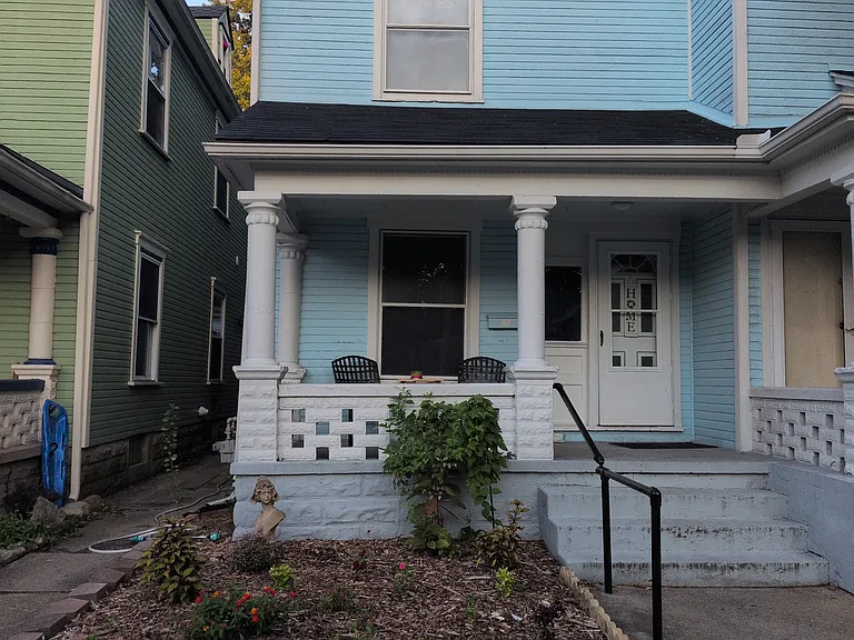 247 Henry St — Photo 2