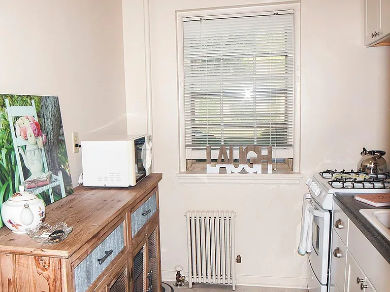 Highland Village Apartments — Photo 7