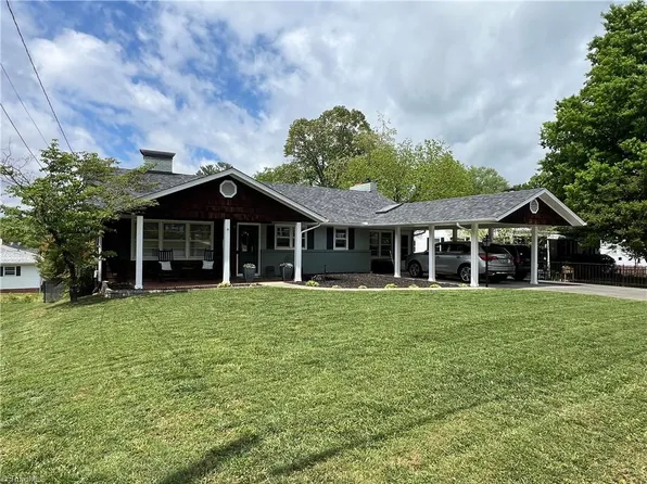 1529 Five Oaks Trl, Mount Airy, NC 27030