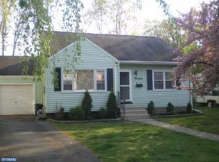 14 Ranchwood Dr, Ewing, NJ 08618