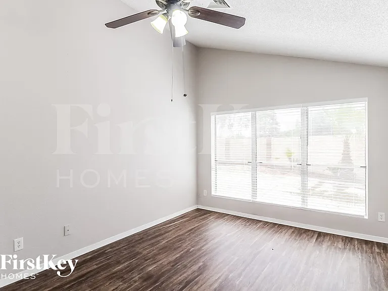 19229 N 6th St — Photo 10
