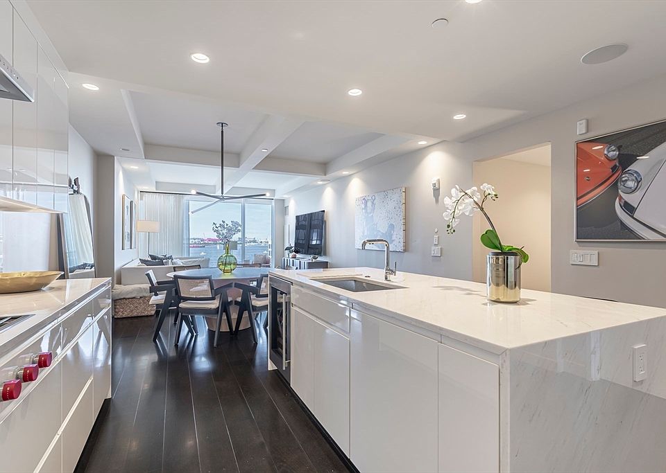 1st image of 150 Seaport Blvd #6D