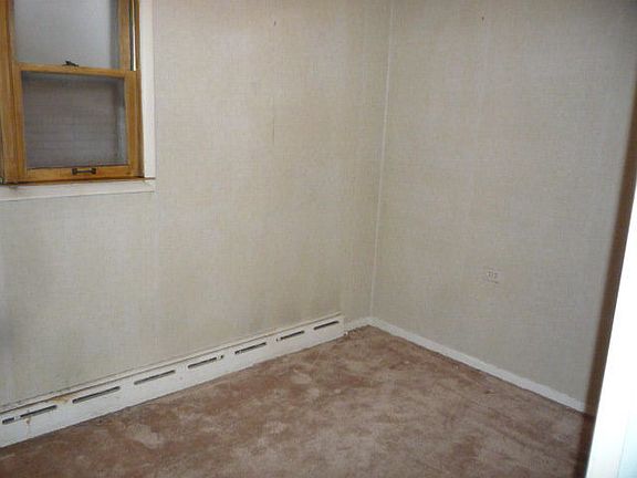 4th image of 3545 N Newcastle Ave