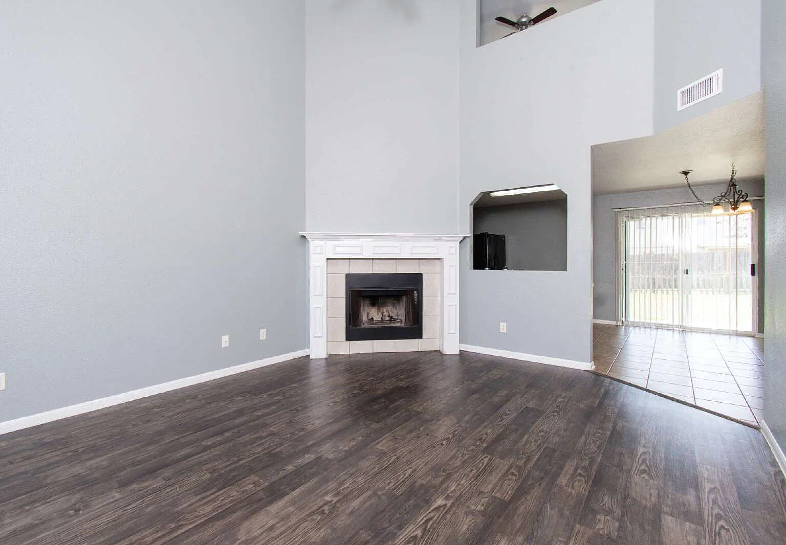 3 bed, 2.5 bath, 1701 sqft, $1,500 — Photo 2