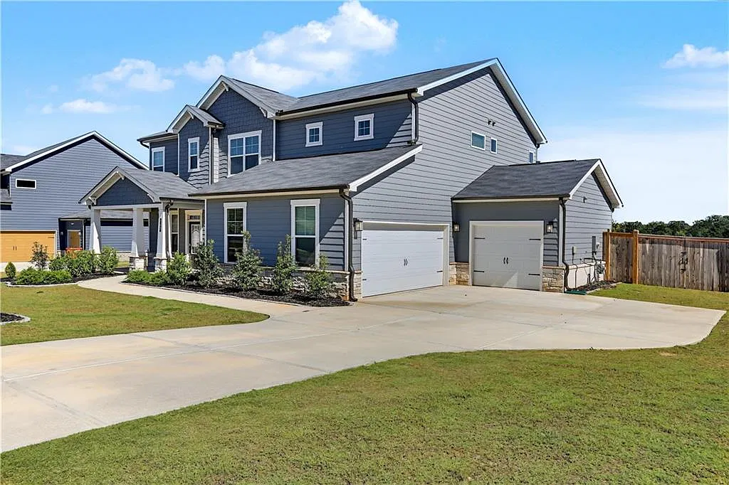 5 bed, 4.0 bath, 3403 sqft, $3,400 — Photo 2