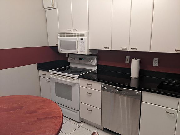4th image of 1600 N Oak St APT 516