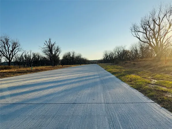 2519 Buckskin Dr, Granbury, TX 76049