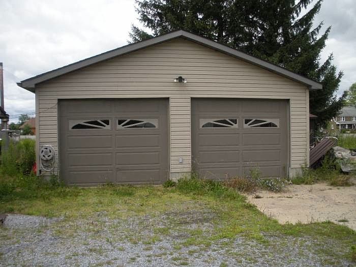 2nd image of 101 Fern Ln