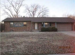 1207 N Sandplum Ln, Wichita, KS 67212