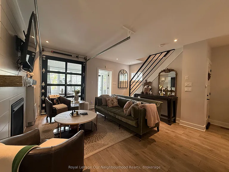 48 Albani St #UPPER — Photo 9