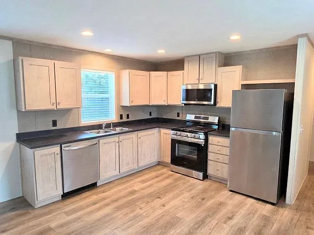 3 bed, 2.0 bath, 1056 sqft, $1,195 — Photo 1