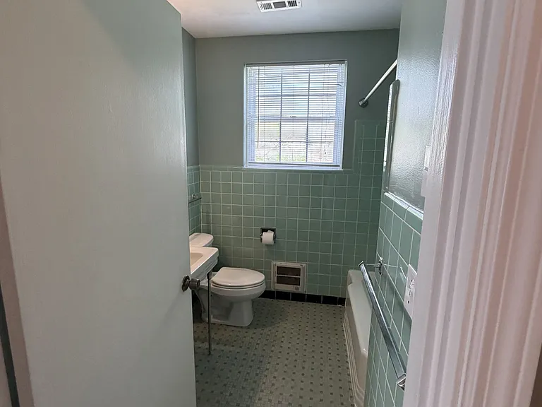 1921 Castleman Dr #A — Photo 17