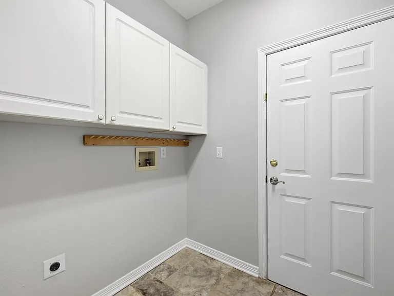 10505 White Pine Dr — Photo 16
