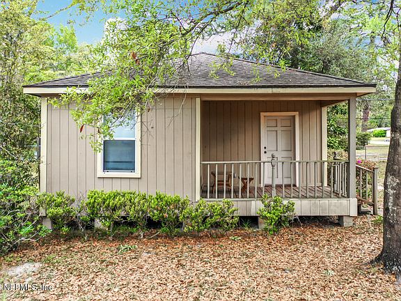 2nd image of 114 SUZANNE Avenue
