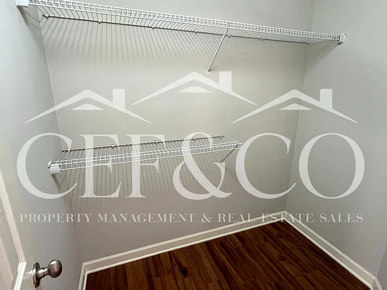 527 Victoria Manor Dr — Photo 15