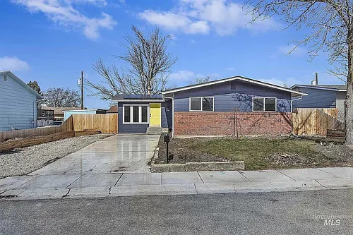 230 W Camellia Ave Photo 1 230 W Camellia Ave Photo 1