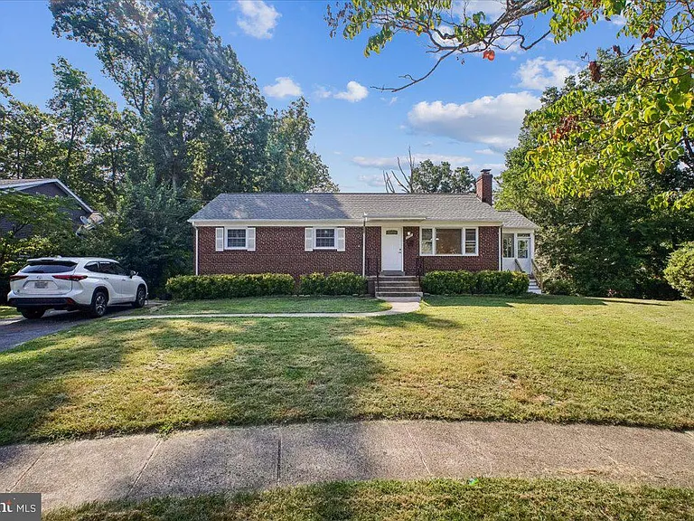 3227 Sherry Ct — Photo 1