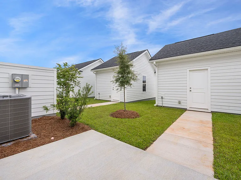 762 Blueway Ave — Photo 4