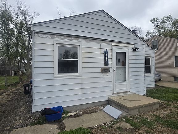 2nd image of 1828 W Leafland Ave