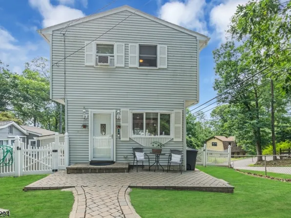 1 Coolidge Trl, Hopatcong Boro, NJ 07843