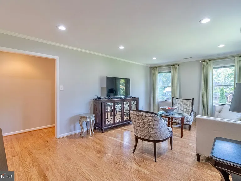 7613 Hamlet St — Photo 5