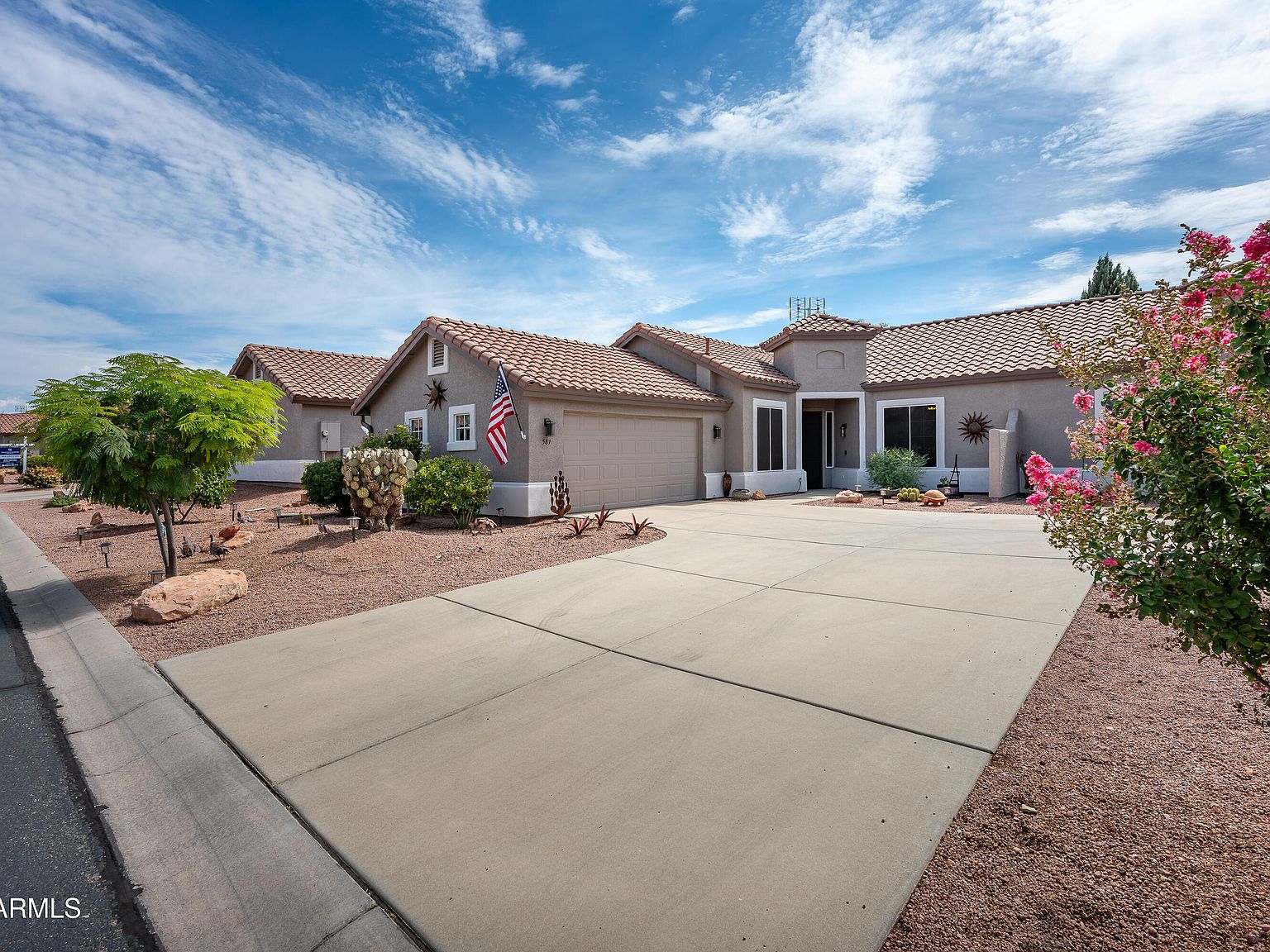 587 S Valle Escondido