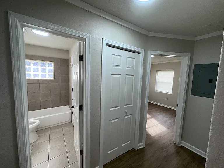 207 S Ave SE #A — Photo 5