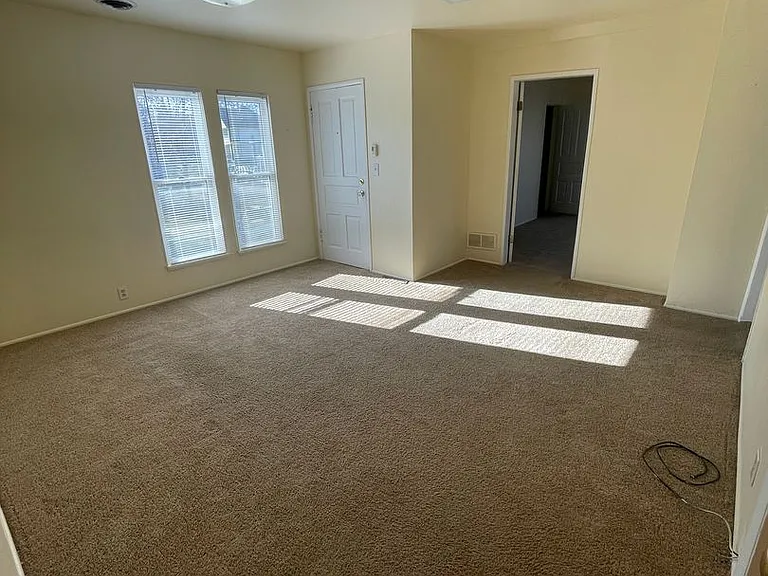 516 N Adams St — Photo 3