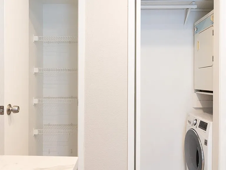 3900 Woodchase Dr #13 — Photo 13