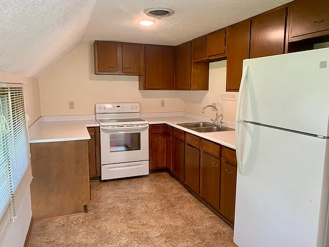 2 bed, $975 — Photo 1