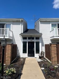26195 Raintree Blvd APT B4, Olmsted Falls, OH, 44138