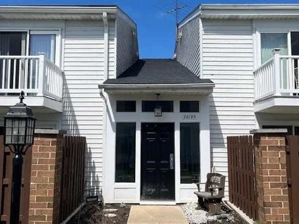 26195 Raintree Blvd APT B4, Olmsted Falls, OH 44138
