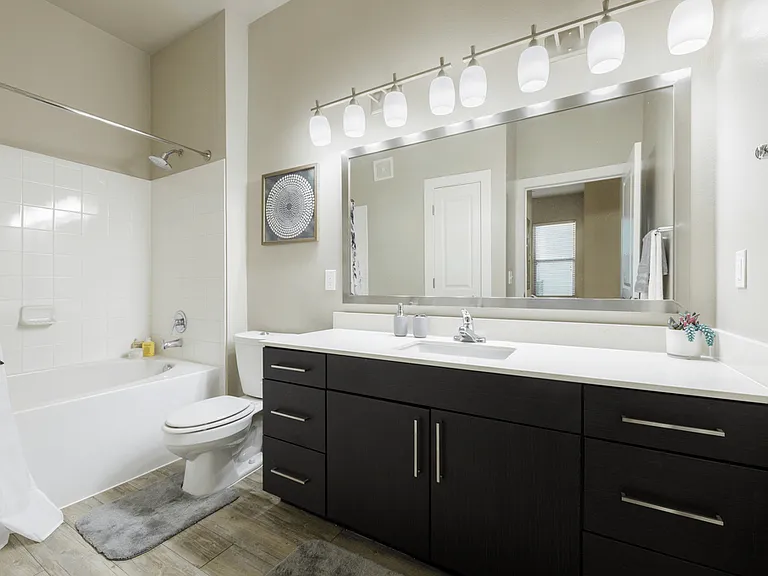 Maple District Lofts — Photo 7