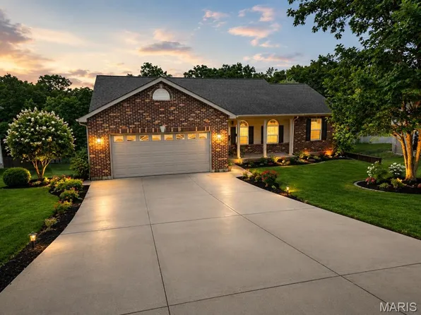 217 Scenic Hills Dr, De Soto, MO 63020