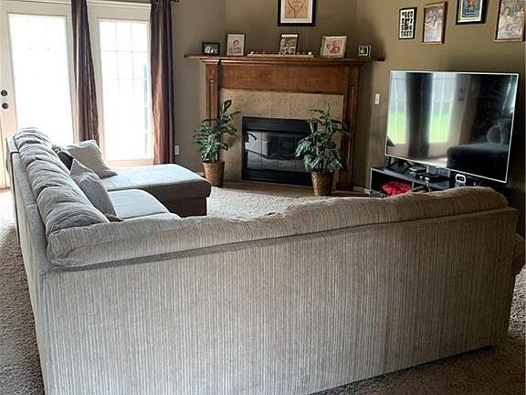 4th image of 413 Hidden Creek Way