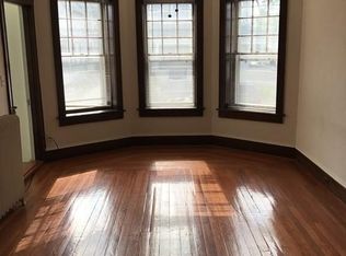 35 Oconnor Ave APT 1R, Holyoke, MA 01040