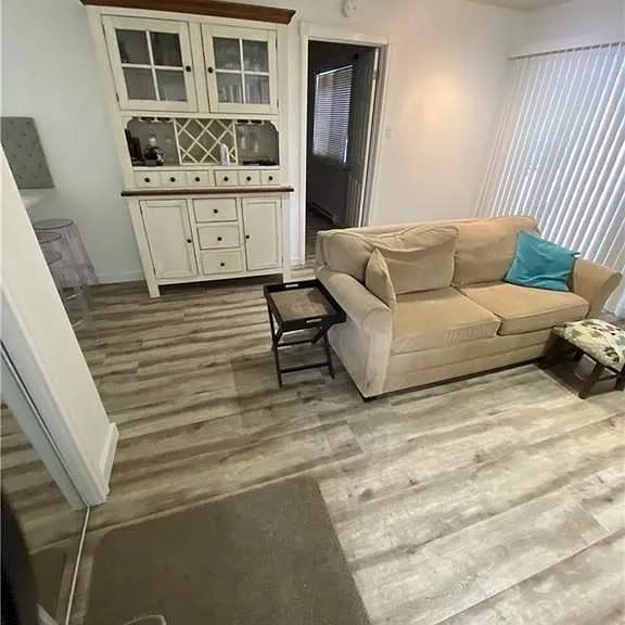 15 Dawson Dr #12 — Photo 1