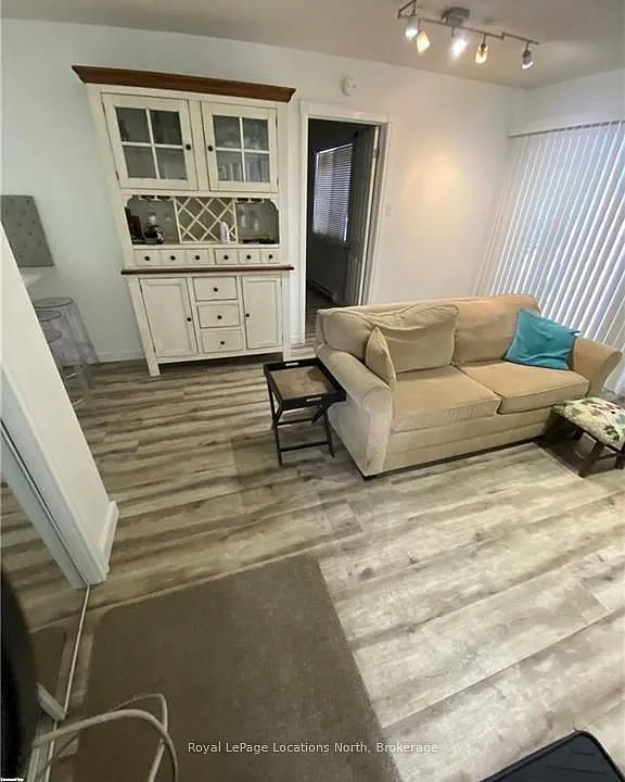 15 Dawson Dr #12