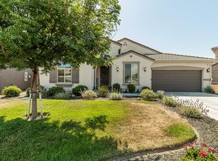 117 Emperor Way, Dinuba, CA 93618
