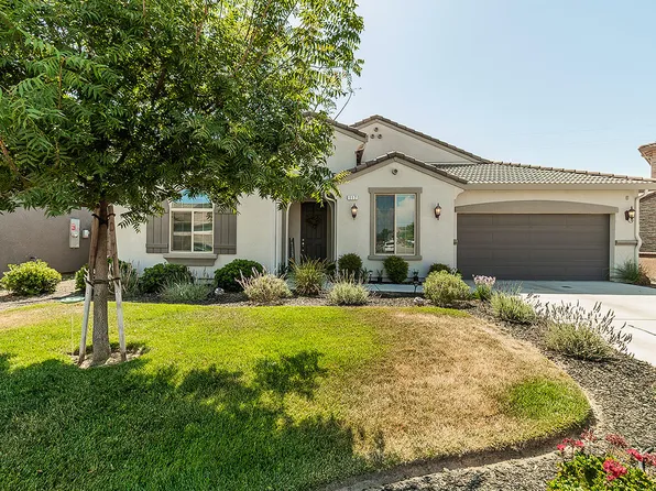 117 Emperor Way, Dinuba, CA 93618
