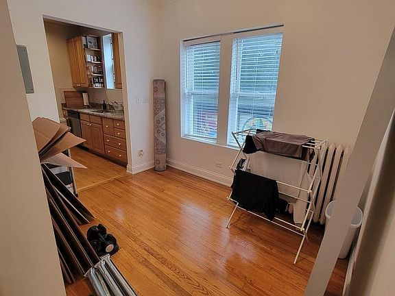 4th image of 613 1/2 W Arlington Pl APT 1
