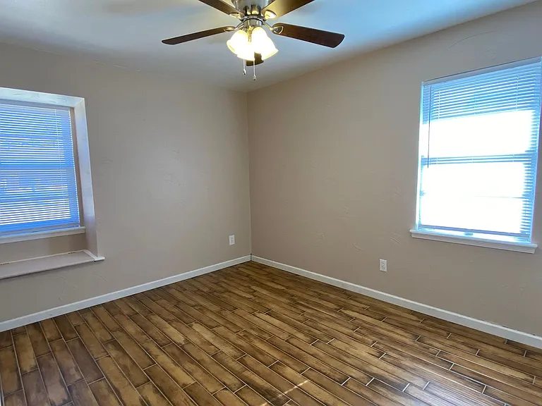 1411 Hampton Dr — Photo 15