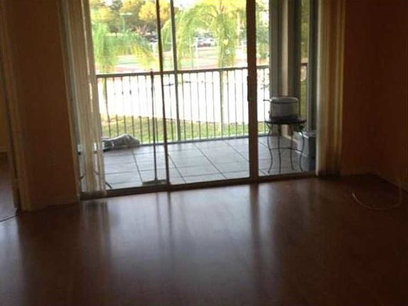4th image of 16343 Malibu Dr