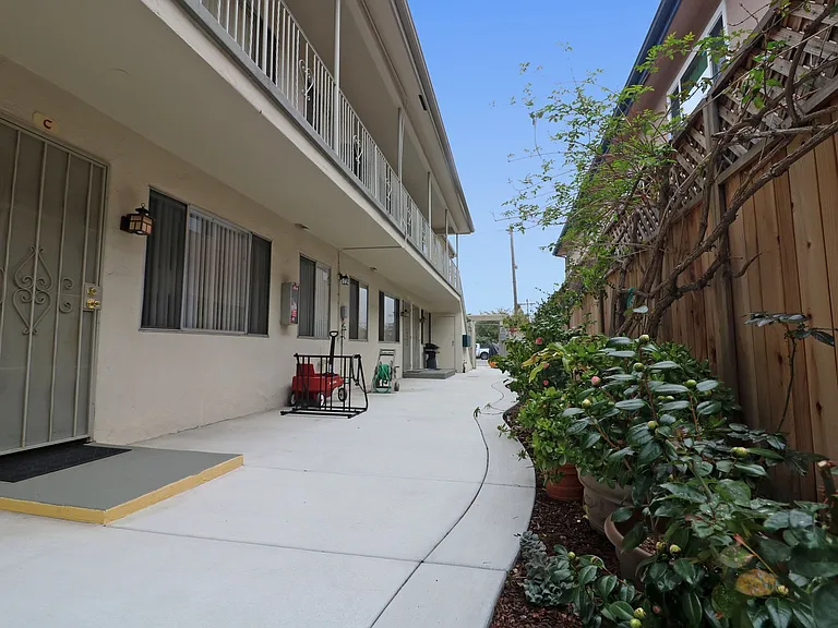4760 Kansas St — Photo 13