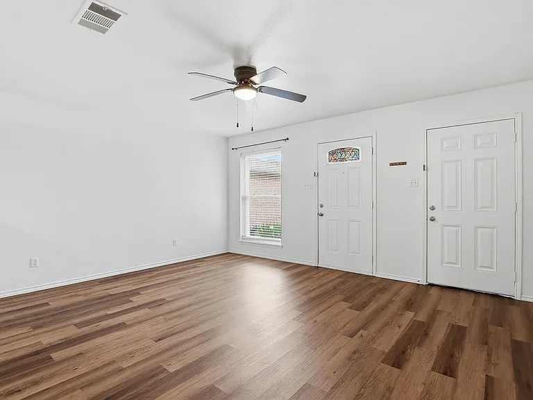 1502 Sharron Ct — Photo 49