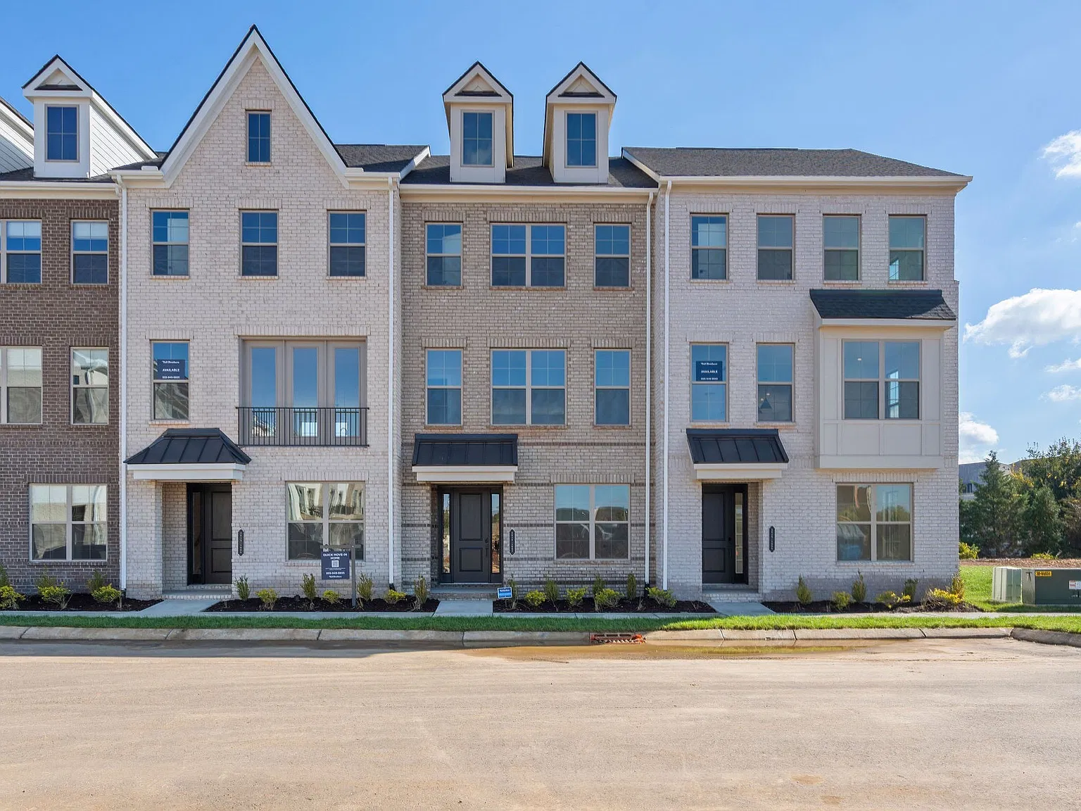 4 bed, 3.5 bath, 1876 sqft, $2,700 — Photo 1