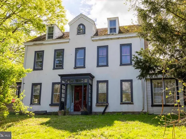 8962 Ridge Ave, Philadelphia, PA 19128