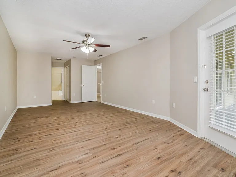 903 Bonneville Ln — Photo 10