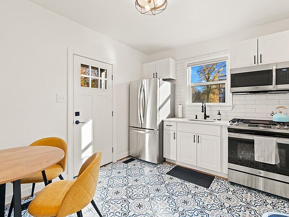 5th image of 3825 Hawthorne Ave APT 1